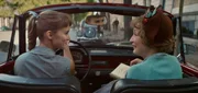 L-R: Natasha (Alba Baptista) und Ada Harris (Lesley Manville)