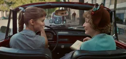 L-R: Natasha (Alba Baptista) und Ada Harris (Lesley Manville)