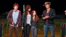 L-R: Columbus (Jesse Eisenberg), Wichita (Emma Stone), Little Rock (Abigail Breslin) und Tallahassee (Woody Harrelson).