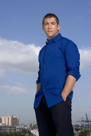 Jonathan Togo als Officer Ryan Wolfe.