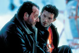 L-R: Pierre Niemans (Jean Reno), Max Kerkerian (Vincent Cassel)