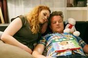 Steffi (Madeleine Krakor) und Ingo (André Dietz) erkennen, dass sie nicht wirklich auf ein Kind vorbereitet sind, doch sie genießen die ungeplante Familiensituation.