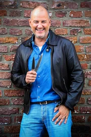 (8. Staffel) - Sternekoch Frank Rosin räumt auf in Deutschlands Restaurants!