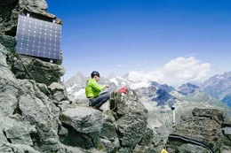 Geowissenschaftler Jan Beutel &uuml;berwacht das Matterhorn.