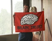Der Hausmeister (Neil Flynn) ruft mit seinen Freunden den "Brain Trust"-Club ins Leben ...