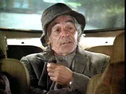 Der alte William Mahffy (Donelly Rhodes) äussert die Vermutung, dass sein Freund Robert Griffith ermordet worden ist.