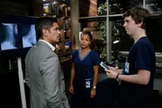 Von links: Dr. Neil Melendez (Nicholas Gonzalez), Dr. Claire Browne (Antonia Thomas) und Dr. Shaun Murphy (Freddie Highmore). Von links: Dr. Neil Melendez (Nicholas Gonzalez), Dr. Claire Browne (Antonia Thomas) und Dr. Shaun Murphy (Freddie Highmore).