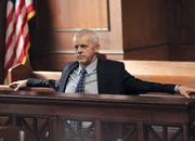 Der Polizist Tritter als Beobachter im Gericht: David Morse als Michael Tritter