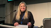Maria auf dem Deutschen Krebskongress Berlin im Februar 2024 kurz vor ihrem Vortrag.