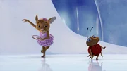 Uiihh! Schlittern macht Spaß, vor allem wenn das Eis so glänzend glatt ist wie im Gefrierfach. Und irgendwo finden Lu und Naya hier auch bestimmt das gesuchte Eis.