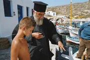 Die Jungen Jacques und Enzo wuchsen auf derselben kleinen griechischen Insel auf. Auf Amorgos soll nun der entscheidende Tauch-Wettkampf stattfinden.