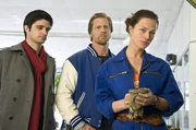 Andreas Kringge (Max Grill) und Mick Brisgau (Henning Baum) suchen Ute Kranerts (Melanie Blocksdorf) in der Werkstatt auf, um mehr &uuml;ber ihren toten geliebten zu erfahren.