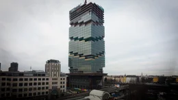 Noch ist der B&uuml;roturm im Bau.