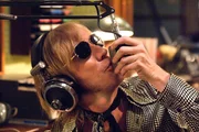 Heizt seinen Zuh&ouml;rern m&auml;chtig ein: Radio-Rebell DJ Gavin (Rhys Ifans) ...