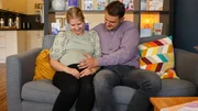 Kathleen und Hannes erwarten ihr erstes gemeinsames Baby. Sie ist selbst Hebamme und wünscht sich eine „perfekte“ Geburt – natürlich und spontan.