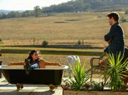 April (Miranda Tapsell) und Matt Knight (Ryan Johnson)