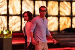 Millies Avatar Molotovgirl (Jodie Comer, l.) und Guy (Ryan Reynolds, r.) m&uuml;ssen gemeinsam die Ausl&ouml;schung der virtuellen Lebenswelt von Guy verhindern.