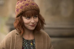 Zw&ouml;lf Jahre lang musste Evelyn (Emilia Clarke) auf ihren Vater verzichten, der als Safe-Knacker bei seinem letzten Coup im Gef&auml;ngnis gelandet ist. Der notorische Gauner gelobt Besserung, doch sein Zukunftsplan sagt das genaue Gegenteil ...