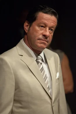 Reyes (Joaquim de Almeida) setzt alle Hebel in Bewegung, um den Verbrechern einen Strich durch die Rechnung zu machen, doch daf&uuml;r muss er b&uuml;&szlig;en ...