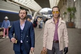 Kaum aus dem Knast heraus, plant Safe-Knacker Dom Hemingway (Jude Law, l.) schon den n&auml;chsten Coup: Zusammen mit seinem ehemaligen Partner Dickie (Richard E. Grant, r.) fordert er von dem Ganovenboss Mr. Fontaine die Beute ein, f&uuml;r die er f&uuml;r 12 Jahre ins Gef&auml;ngnis gewandert ist ...