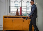 Detective Bell (Jon Michael Hill)