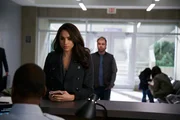 Für Rachel (Meghan Markle, 2.v.l.) ist es eine belastende Zeit. Ihr Verlobter wurde zu einer Gefängnisstrafe verurteilt. Wie wird ihre Zukunft aussehen?