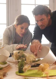 Lisa nimmt mit ihrem Exfreund Hugo an einer Ausschreibung für eine chinesische Gartenstadt teil. Lisa nimmt mit ihrem Exfreund Hugo an einer Ausschreibung für eine chinesische Gartenstadt teil.