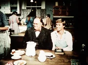 Der Schriftsteller A.J. Covington (David Huddlestone, l.) gibt John-Boy (Richard Thomas, r.) wertvolle Tipps.