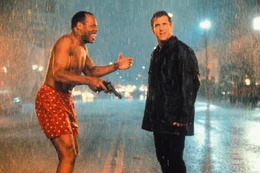 Ein neuer Fall wartet auf Roger Murtaugh (Danny Glover, l.) und Martin Riggs (Mel Gibson, r.).