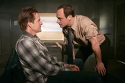 L-R: Gordon Rickett (Matthew Modine), Det. Elliot Stabler (Christopher Meloni)