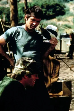 SENDER: ZDF DATUM: 14.12.02 ZEIT: 23:30:00 TITEL: M.A.S.H. UNTERTITEL: Amerikanischer Spielfilm von 1969 TEXT: 3. Die beiden Milit&auml;r&auml;rzte "Hawkeye" Pierce (Donald Sutherland, sitzend) und "Duke" Forrest (Tom Skerritt, stehend) hecken im Feldlazarett einen neuen Streich aus...&copy; RECHTEHINWEIS: - Honorarfreie Verwendung nur im Zusammenhang mit genannter Sendung und bei Nennung ZDF/Fotografenname. Andere Verwendungen nur nach Absprache. ZDF - Bilderdienst, Tel. 06131-706100, E-Mail: Bilderdienst@zdf.de REGIE: LAND: COPYRIGHT: Aspen Productions QUELLE: ZDF