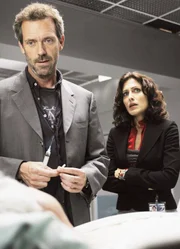Dr. House hat sich dem strikten ärztlichen Befehl seiner Chefin widersetzt: Hugh Laurie als Dr. Gregory House, Lisa Edelstein als Dr. Lisa Cuddy
