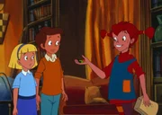 Pippi, Thommy (Mi.) und Annika (li.) haben sich in den Kopf gesetzt, nicht erwachsen zu werden. Pippi fällt ein, dass sie noch Zauberbohnen hat.