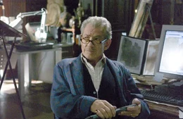 Was hat der enge Freund des ermordeten Kurators, Gralsforscher Sir Leigh Teabing (Ian McKellen), mit dem Verbrechen im Louvre zu tun?