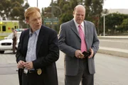 In einem unterirdischen Tunnel, der von einer Baustelle zu dem Tresorraum einer Bank f&uuml;hrt, wird eine Leiche gefunden. Horatio (David Caruso, l.) und Det. Tripp (Rex Linn) beginnen mit den Ermittlungen.