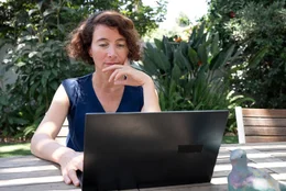 Die in Tel Aviv lebende Psychologin und Schriftstellerin Ayelet Gundar-Goshen analysiert die psychologischen Ursachen und Mechanismen von Hass: Wieso hassen wir jemanden oder etwas und warum erfahren J&uuml;dinnen und Juden seit Jahrtausenden Hass in der Welt?