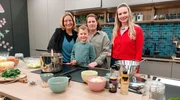 Eine Woche Essen aus der (Vorrats)Dose. Yvonne Willicks (links) und Ernährungsexpertin Isabell Heßmann (rechts) geben Familie Brockers Tipps fürs clevere Vorkochen.