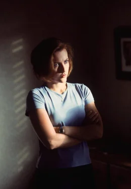 Dana Scully (Gillian Anderson)