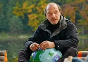 Alfred (Martin Brambach) bei der ersten Sitzung des Seminars "Mit Burnout durch den Wald".