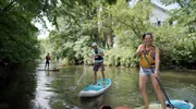 Stand-up-paddling auf der Erft ist ein gro&szlig;er Spa&szlig; - sowohl f&uuml;r Anf&auml;nger als auch f&uuml;r erfahrenere Fahrer.