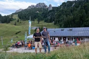 Von links: Marcus Fahn und Paul Moosmüller vor der Gori Alm.