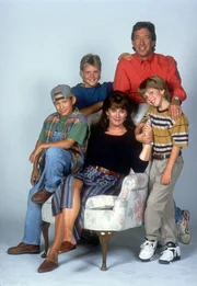 v.li.: Randy (Jonathan Taylor Thomas), Brad (Zachery Ty Bryan), Jill (Patricia Richardson), Tim (Tim Allen), Mark (Taran Noah Smith).