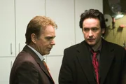 Man g&ouml;nnt sich ja sonst nichts, und so soll die diesj&auml;hrige Bescherung f&uuml;r den Mafiaanwalt Charlie (John Cusack, r.) und seinem abgebr&uuml;hten Kumpel Vic (Billy Bob Thornton, l.) etwas &uuml;ppiger ausfallen. Unterst&uuml;tzt wird dieser Wunsch unwissentlich von Charlies Chef.