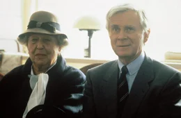 On right: Paul Winkelmann (Vicco von B&uuml;low).