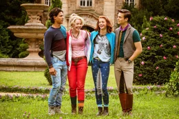 Emilio Moutaoukkil (Tarik Schm&uuml;ll), Lisa-Marie Koroll (Tina Martin), Lina Larissa Strahl (Bibi Blocksberg), Louis Held (Alex von Falkenstein).