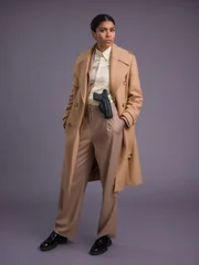 Thalissa Teixeira als Thompson