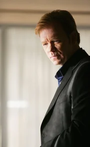 Lt. Horatio Caine (David Caruso) will alles daran setzen, den flüchtigen Mörder Clavo Cruz hinter Gitter zu bringen ... Lt. Horatio Caine (David Caruso) will alles daran setzen, den flüchtigen Mörder Clavo Cruz hinter Gitter zu bringen ...
