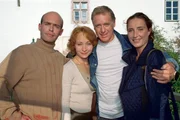 Schlosshotel Orth: Die Klatschreporterin Claire Bachmann bedroht die Ehe des Top-Golfers Thomas Lindner. Im Bild (v.li.): Michael Rast (Thomas Lindner), Sona McDonald (Claire Bachmann), Albert Fortell (Felix Hofstätter), Saskia Fischer (Katrin Lindner).