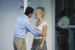Mit seiner Tochter Pippa (Agnes Bruckner, r.) und einer Millionen Dollar flieht der wohlhabende Carl Ridley (Bill Paxton, l.) vor der Polizei auf die Cayman Islands. Dort ger&auml;t Pippa schon bald mit dem Gesetz in Konflikt ...