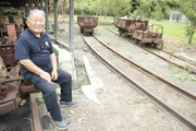 Mitsuyoshi Shinbara ist der einzige Überlebende des Unglücks aus dem Jahre 1968. Er überlebte, weil er zu spät kam, um in den Schacht einzufahren.